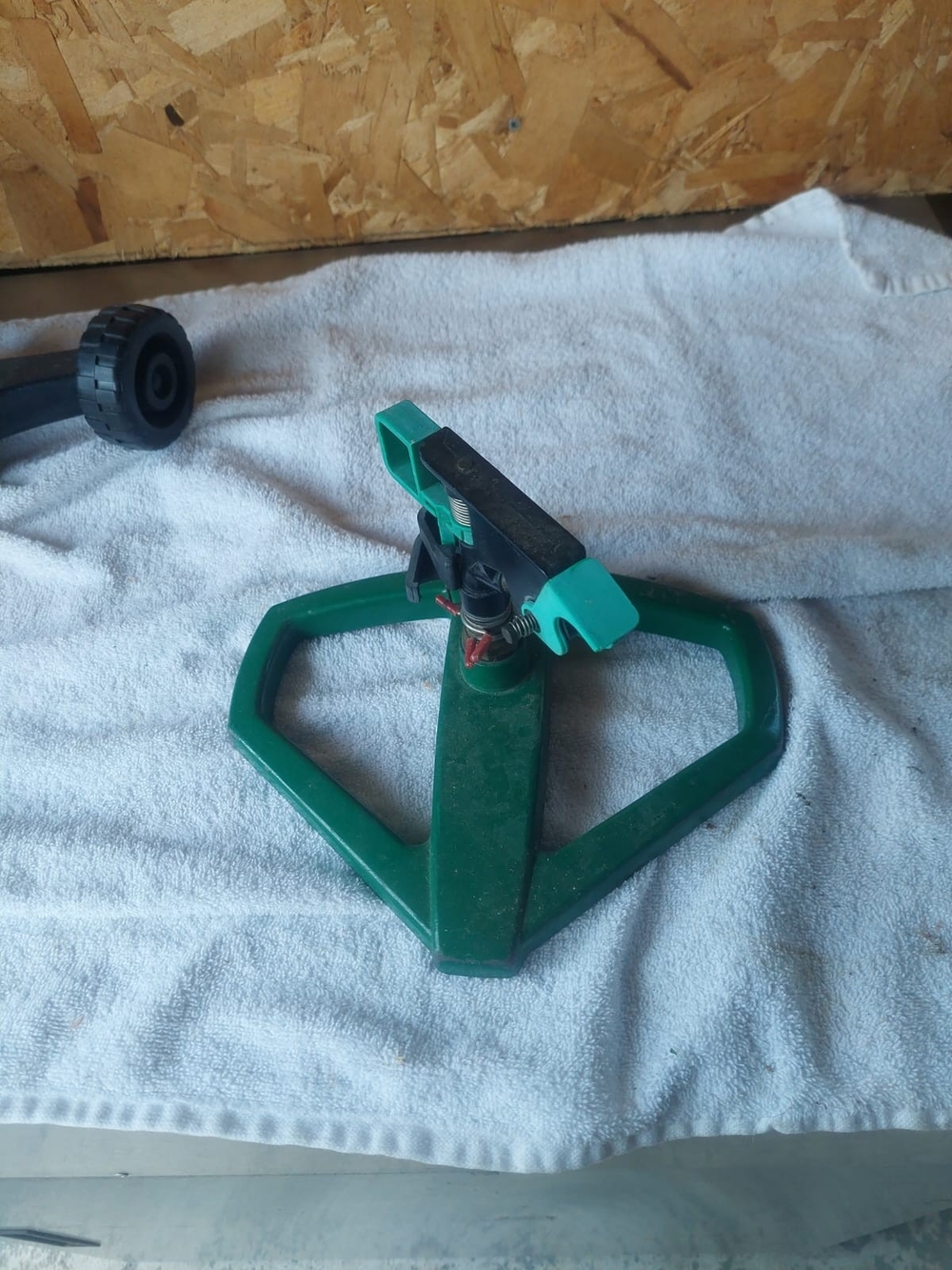 Green Oscillating Garden Sprinkler - Unbranded